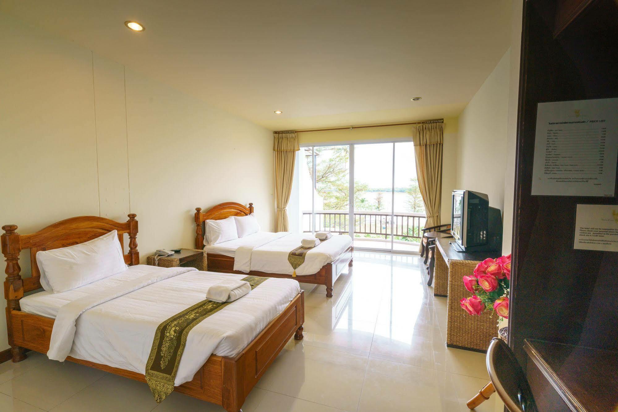Vieng Khong Hotel Mukdahan Bagian luar foto