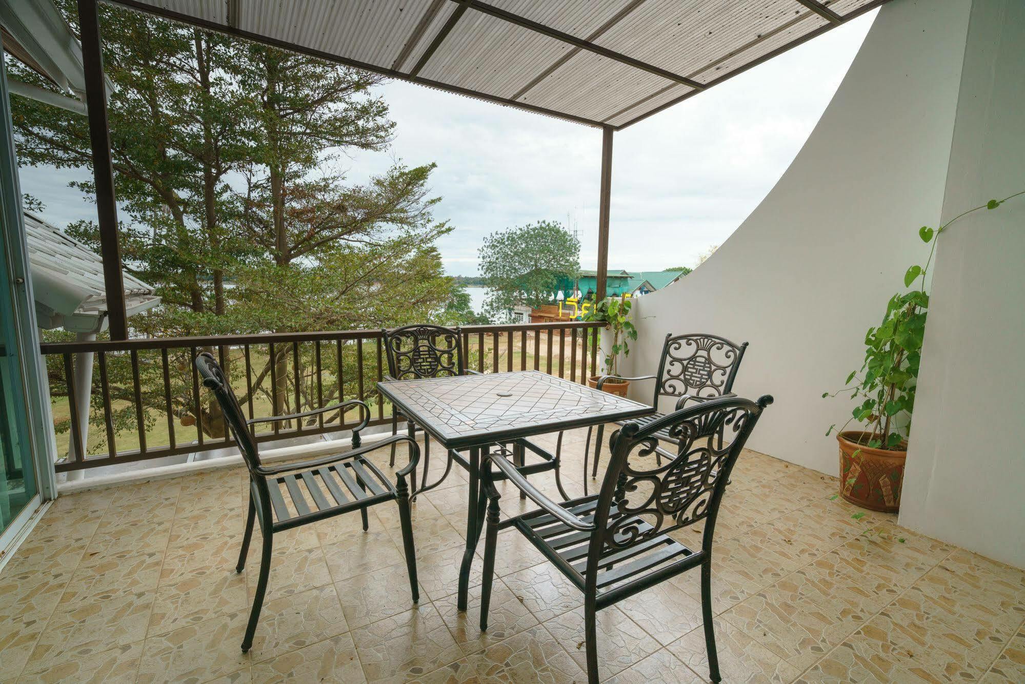 Vieng Khong Hotel Mukdahan Bagian luar foto
