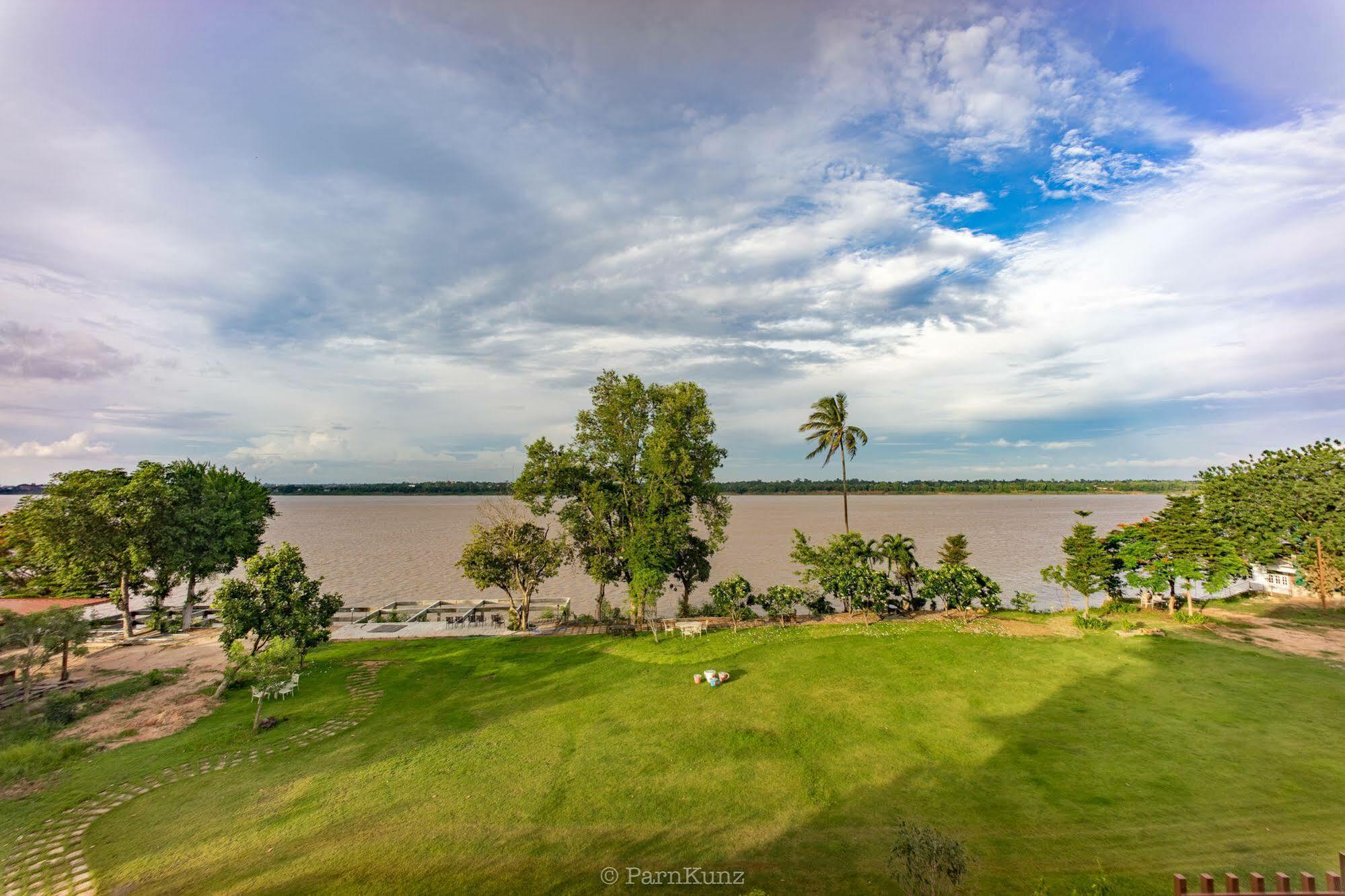 Vieng Khong Hotel Mukdahan Bagian luar foto