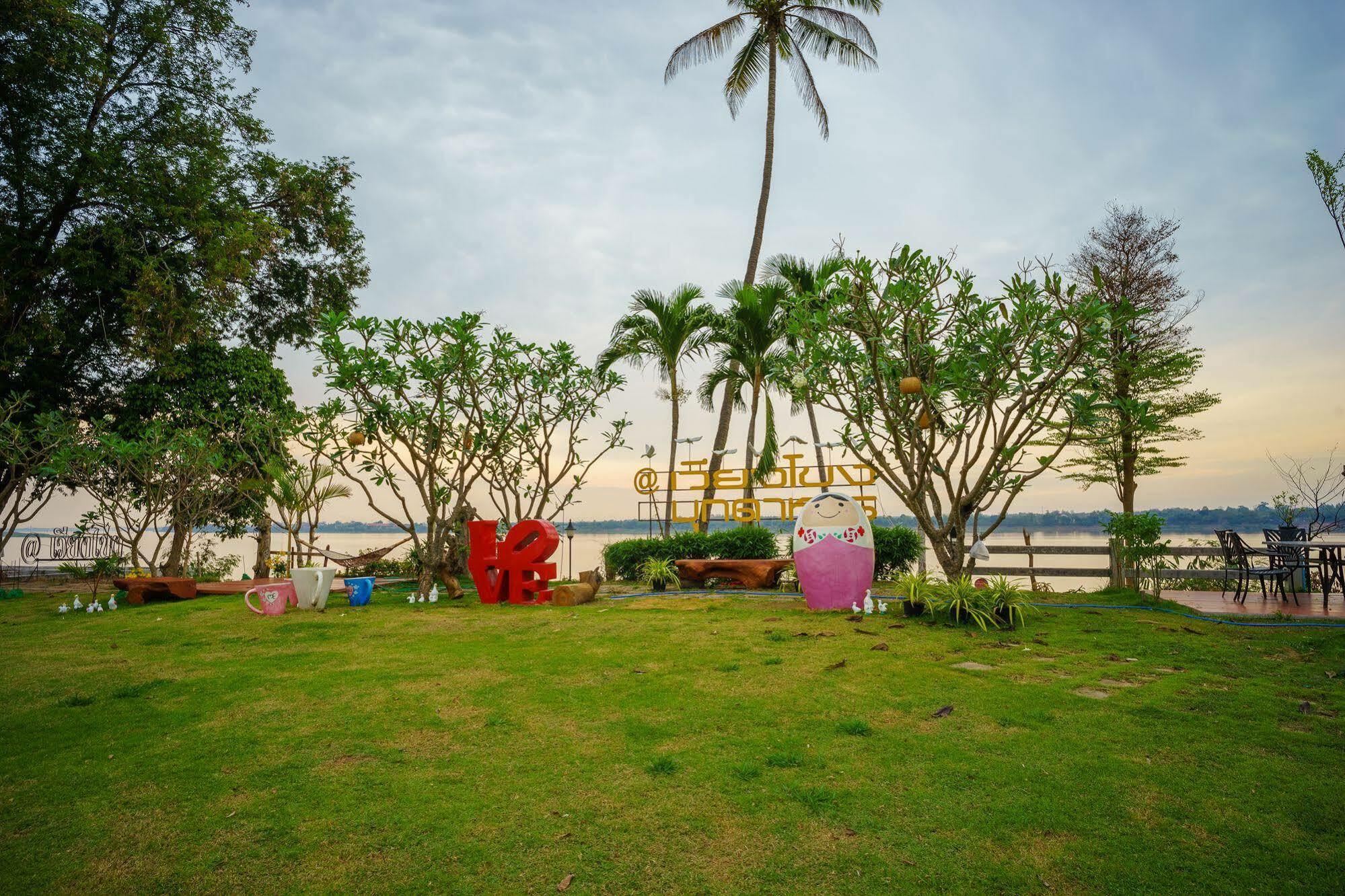 Vieng Khong Hotel Mukdahan Bagian luar foto